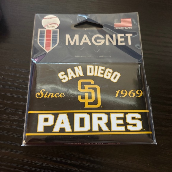 MAJOR LEAGUE BASEBALL SAN DIEGO PADRES MAGNET - Picture 1 of 1